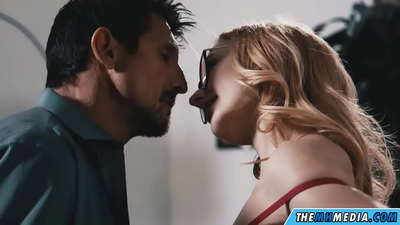 Seks romantis dengan pirang slutty