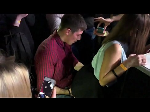 ❤️ Seks nyata di klub malam Rusia. Gadis Rusia berusia 18 tahun di anus dan vagina bercinta di klub malam porno indah pada kami id.tubsexercom.ru